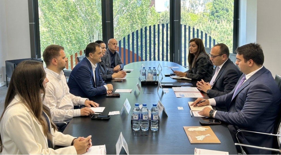 albaniya-ile-investisiya-biznes-elaqeleri-uzre-emekdashliq-perspektivleri-nezerden-kechirilib