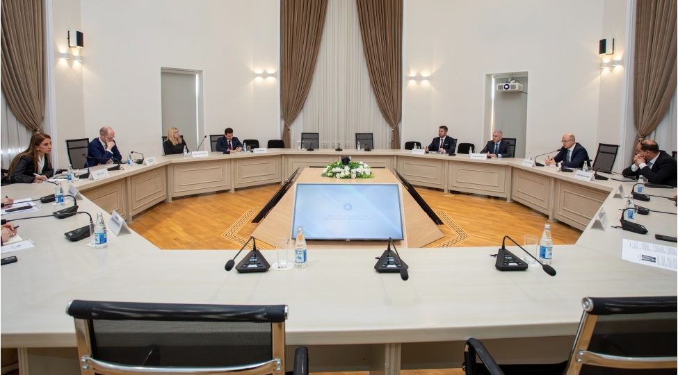 azerbaycan-ayib-enerji-emekdashligi-muzakire-edilib