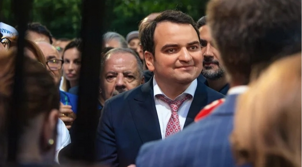karapetyanin-qardashi-oglu-xarici-vetendashligini-gizledib