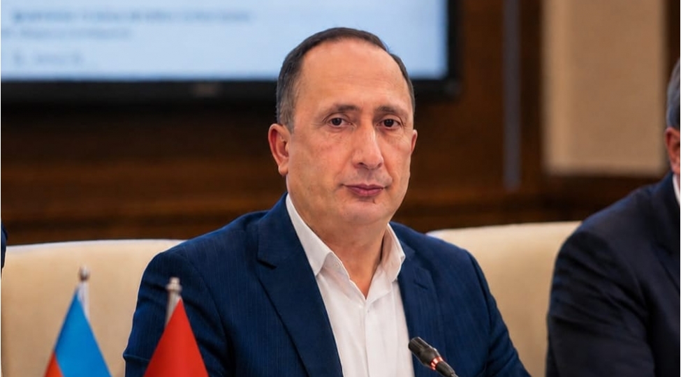 muellim-ilk-novbede-yaxshi-insan-olmali-ve-shagirde-sevgi-ile-yanashmalidir