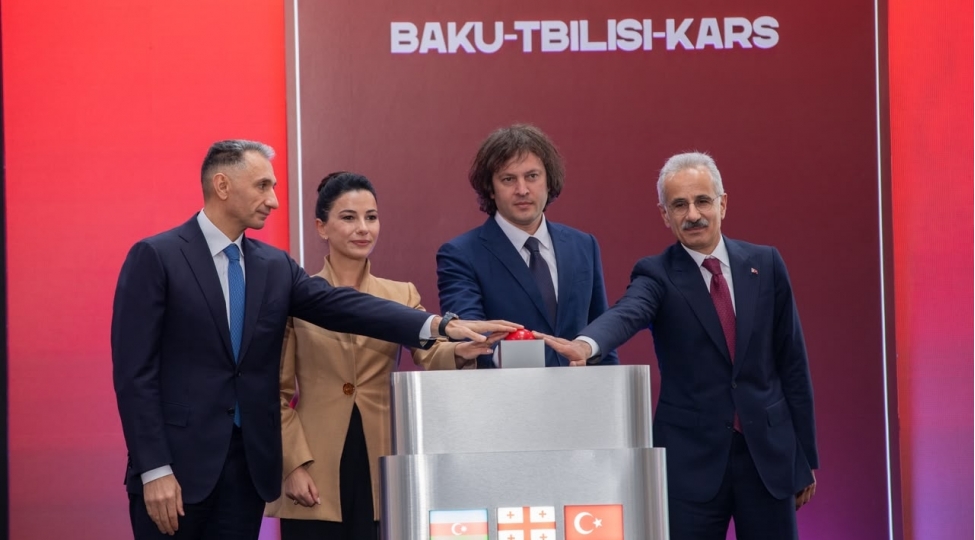 bakitbilisiqars-demir-yolu-genishmiqyasli-modernleshdirmeden-sonra-yeni-merheleye-qedem-qoyur