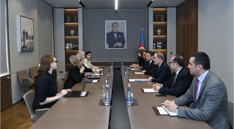 ceyhun-bayramov-bmt-nin-etraf-muhit-proqraminin-icrachi-direktoru-ile-gorushub