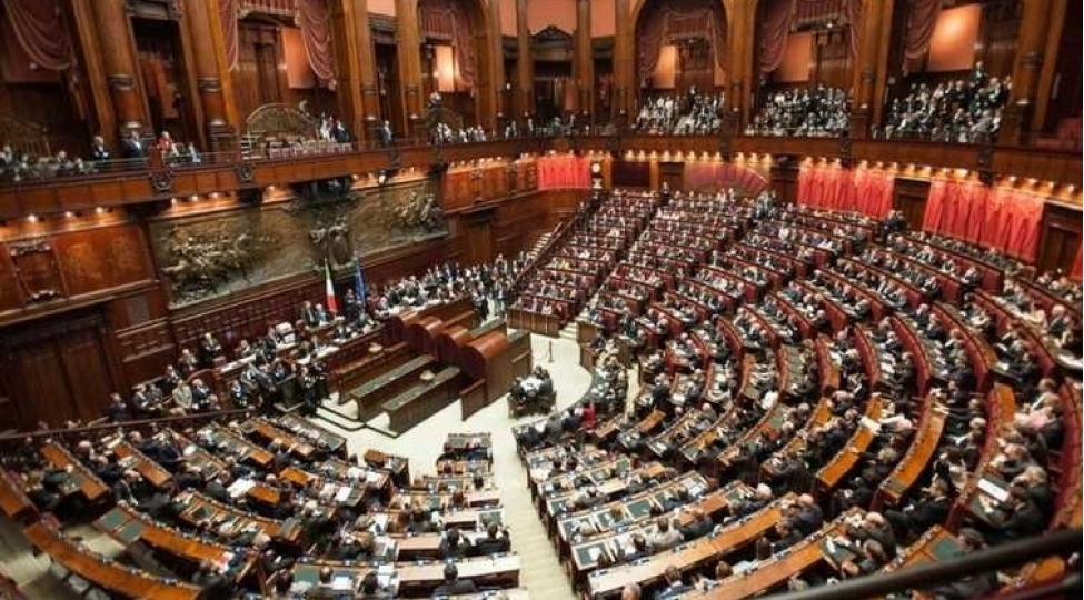 italiya-parlamenti-rusiyaya-qarshi-sanksiyalarin-merheleli-legvi-ile-bagli-qetnameni-tesdiqleyib-la-repubblica