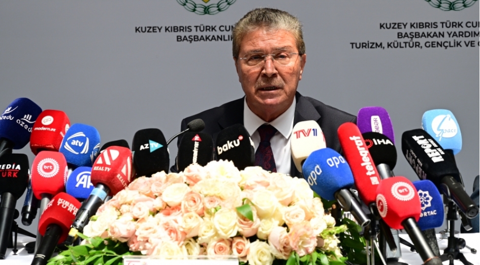unal-ustel-azerbaycanda-ortaq-medeniyyetimiz-ve-geleceyimiz-namine-chalishiriq