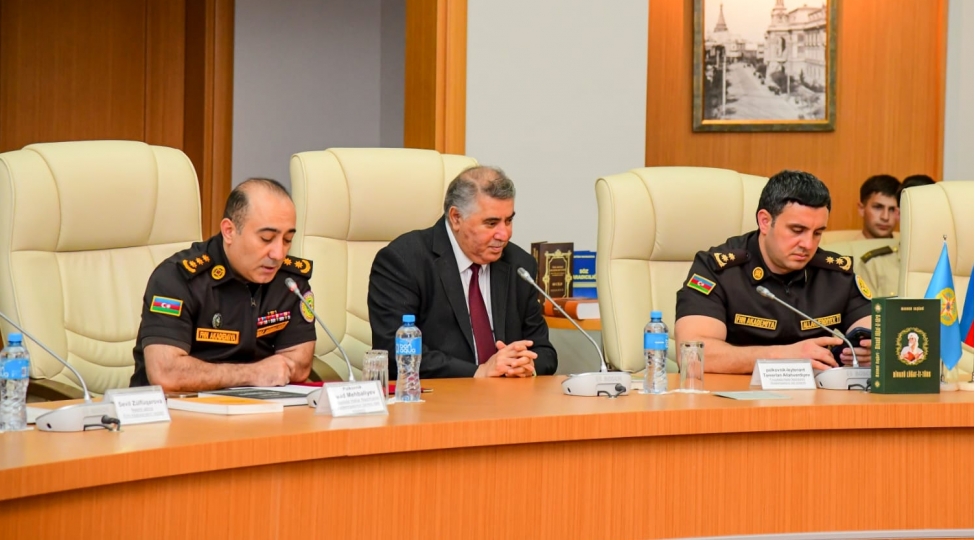 fovqelade-hallar-nazirliyinin-akademiyasindadovlet-dilinin-elmi-shekilde-zenginleshmesi-movzusunda-tedbir-kechirilib