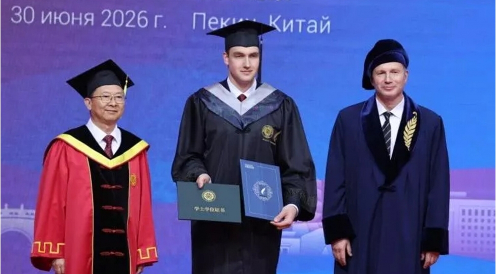 lukashenkonun-kichik-oglu-pekin-universitetinin-mezunu-olub