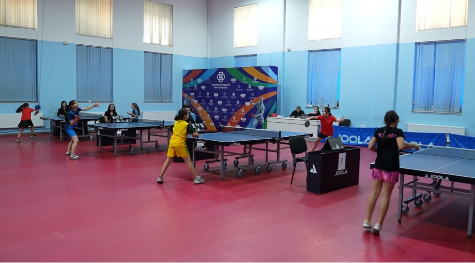 stolustu-tennis-uzre-respublika-birinciliyi-start-goturub
