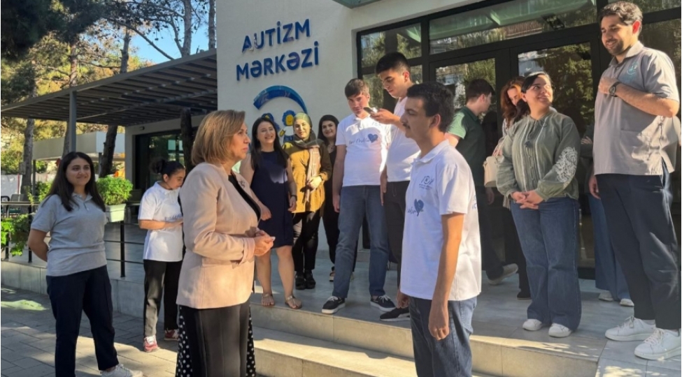 bahar-muradova-autizm-merkezini-ziyaret-edib