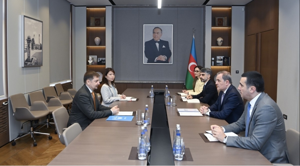ceyhun-bayramov-bmt-nin-azerbaycanda-yeni-rezident-elaqelendiricisi-ile-gorushub