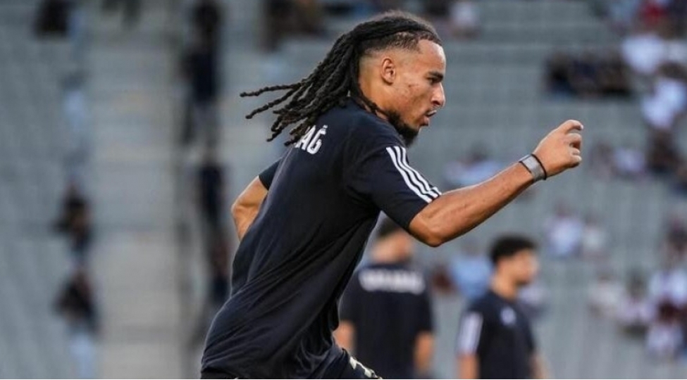 qarabagin-sabiq-legioneri-azerbaycanli-futbolchu-ile-komanda-yoldashi-ola-biler