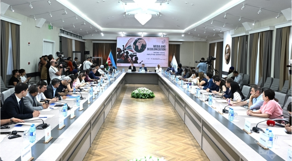 bakida-teshkil-edilen-beynelxalq-konfransda-medianin-dekolonizasiya-prosesinde-rolu-diqqet-merkezinde-olub