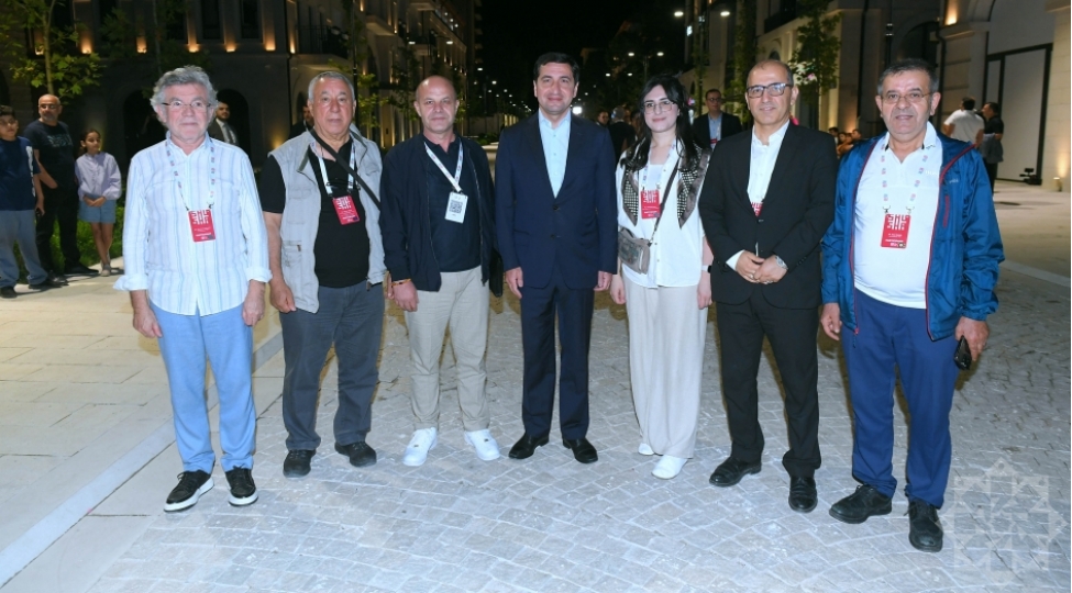 iv-shusha-qlobal-media-forumu-ishtirakchilari-qarabag-kuchesi-ile-tanish-olublar