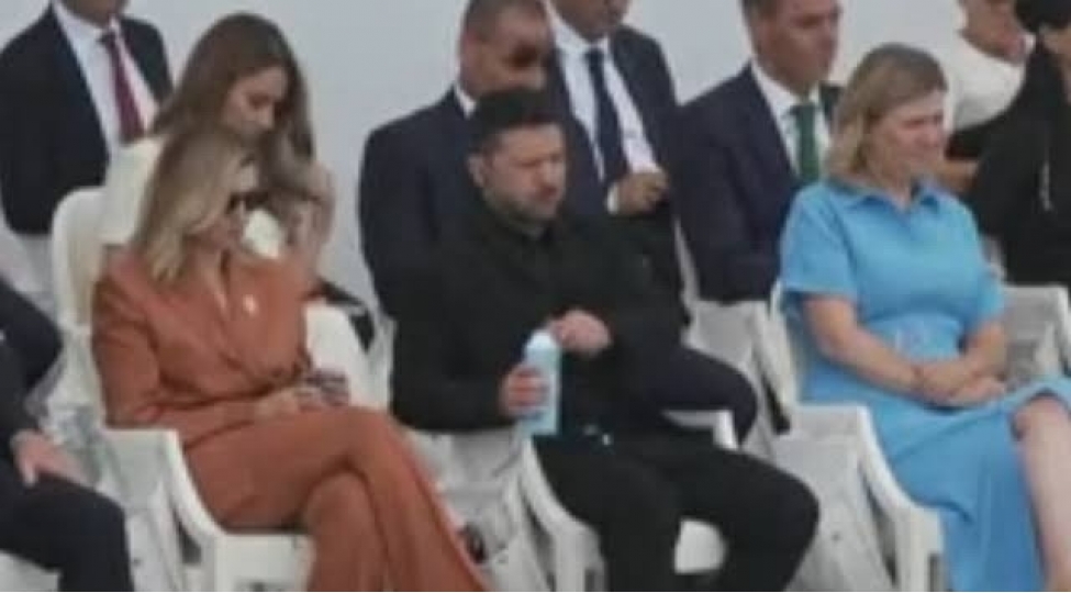 zelenski-parisdeki-paradda-ai-nin-plastik-qapaq-qaydasinipozub