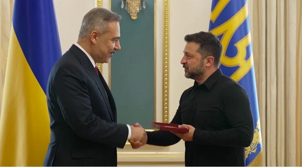 zelenski-hakan-fidani-ordenle-teltif-edib