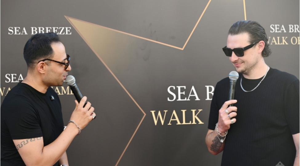 sea-breeze-walk-of-fame-shohret-xiyabaninda-britaniyali-mugenni-con-nyumanin-adina-olan-ulduzun-achilishi-olub