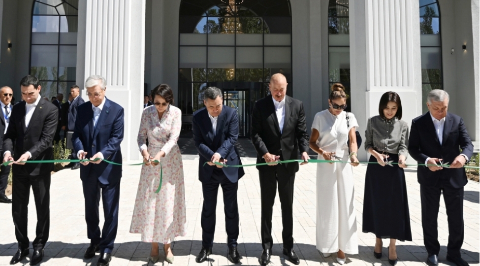 issik-kul-golunun-sahilinde-baku-resort-spa-mehmanxanasinin-achilishi-olub