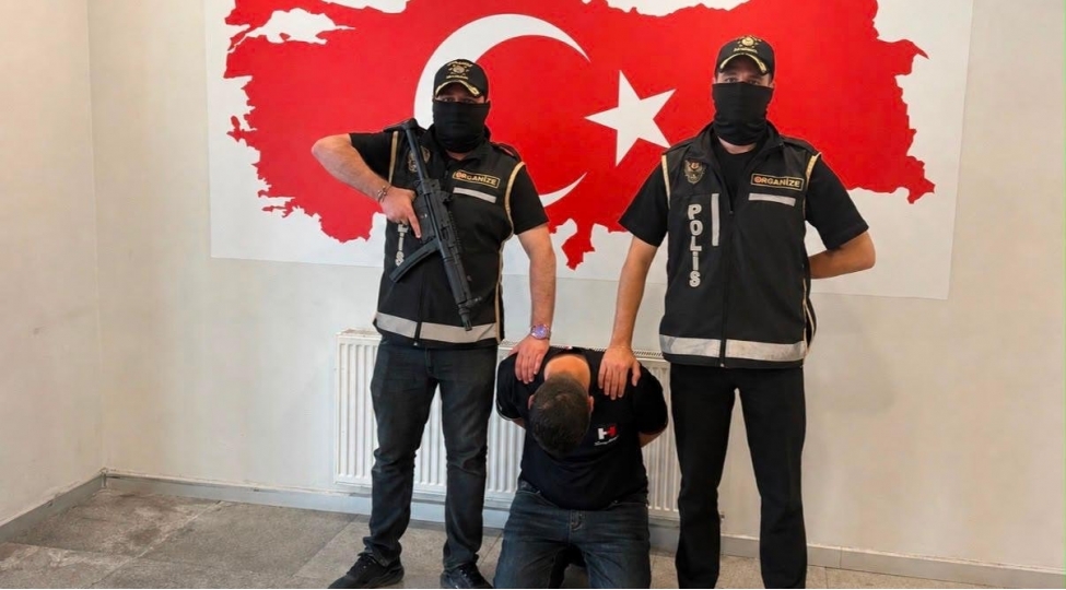 turkiye-din-axtarishda-olan-shexs-bakida-saxlanilaraq-turkiyeye-tehvil-verilib