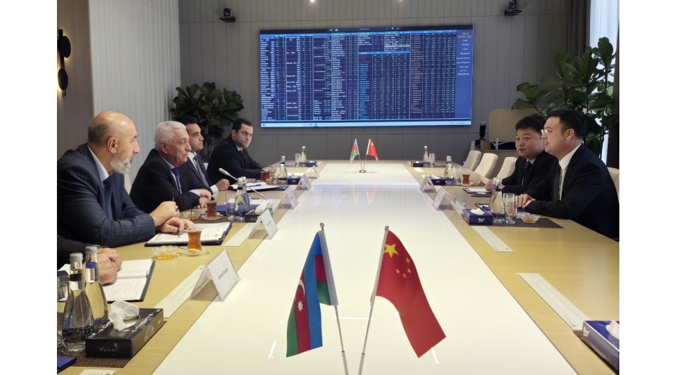 azerenerji-ve-chinin-universal-energy-shirketi-rehberliyinin-gorushu-olub