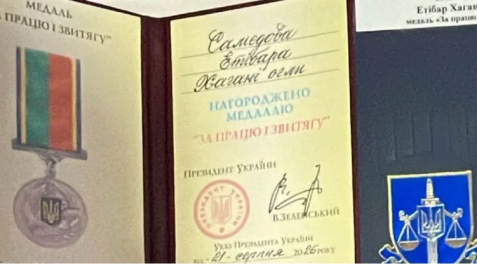 zelenski-azerbaycan-esilli-prokuroru-emek-ve-shucaete-gore-medali-ile-teltif-edib