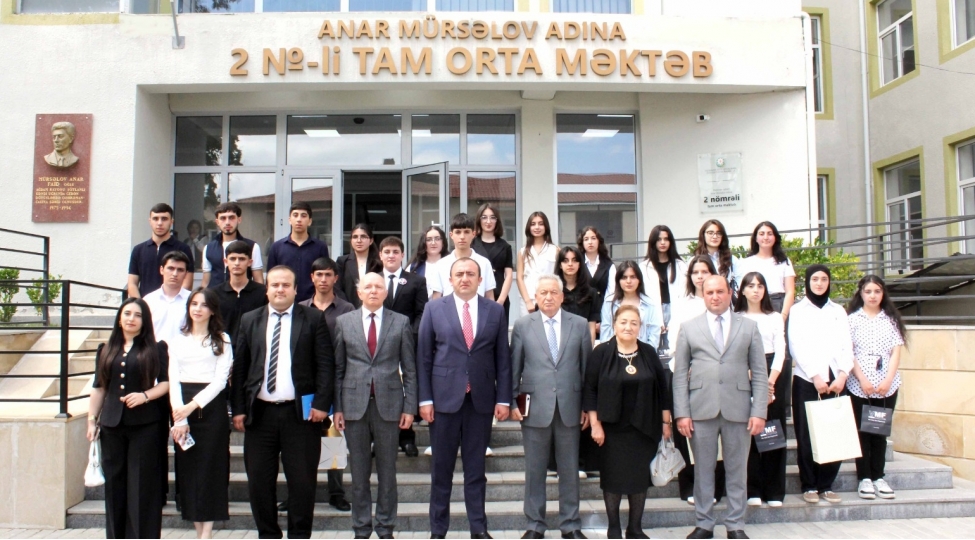 dashkesende-telebe-adini-qazanmish-mezunlarla-gorush-kechirilib