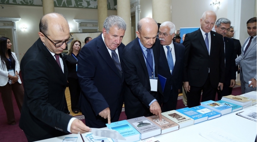birinci-turkoloji-qurultayin-100-illiyine-hesr-olunmush-xiv-beynelxalq-altay-topluluqlari-simpoziumu-ishe-bashlayib