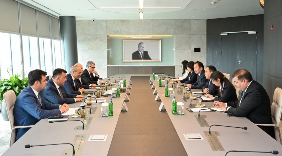 azerbaycan-chin-shirketi-ile-neft-ve-neft-kimya-senayesinde-emekdashligi-genishlendirmeyi-muzakire-edib