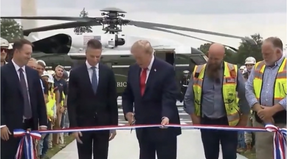 tramp-ag-evde-yeni-helikopter-meydanchasinin-achilishini-edib