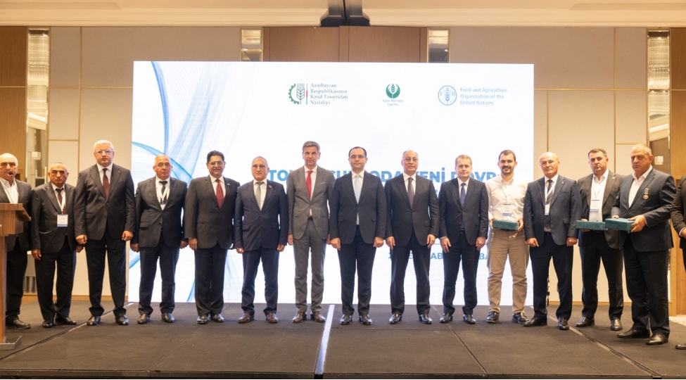 toxumchuluqda-yeni-dovr-yerli-toxum-etibarli-teminat-movzusunda-konfrans-kechirilib