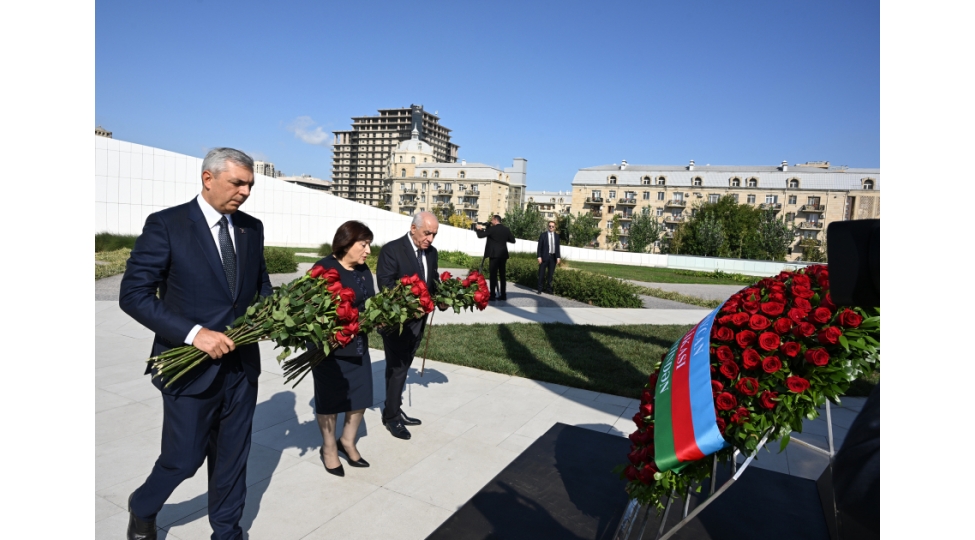dovlet-ve-hokumet-resmileri-bakida-zefer-parkinda-olublar-2
