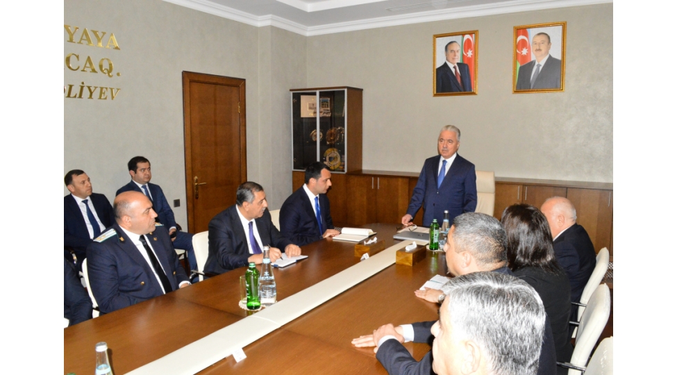 naftalan-sheher-icra-hakimiyyetinin-bashchisi-kollektive-teqdim-olunub