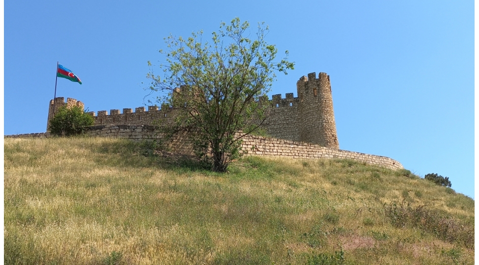 shahbulaq-qalasi-gozel-turizm-mekanidir
