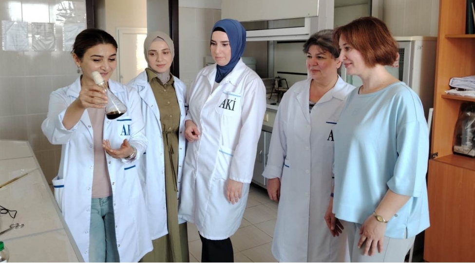 kimya-institutunda-rusiya-elmler-akademiyasi-ile-elmi-emekdashliq-imkanlari-muzakire-olunub