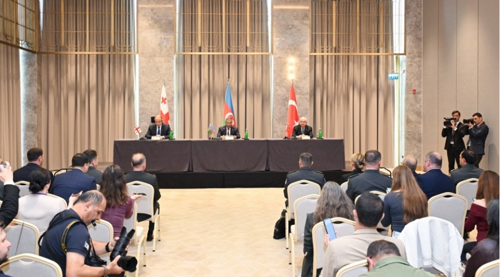 shushada-azerbaycan-turkiye-ve-gurcustan-mudafie-nazirlerinin-13-cu-uchterefli-gorushu-kechirilib