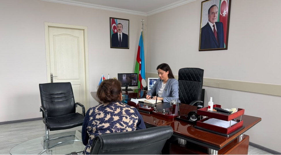 milli-meclisin-deputati-sebine-xasayeva-sechicilerle-gorush-kechirib-2