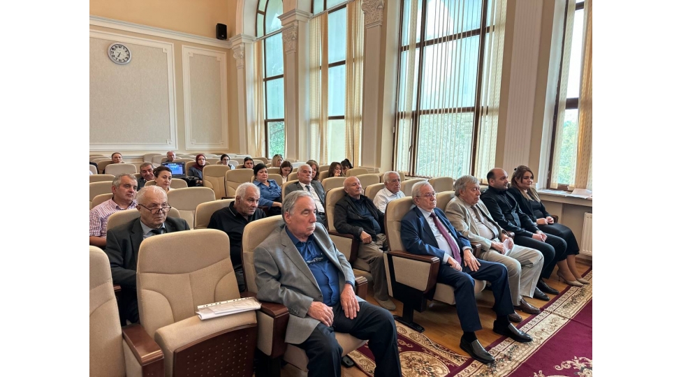 kimya-institutunda-makromolekullar-kimyasi-ixtisasi-uzre-dissertasiya-mudafie-olunub