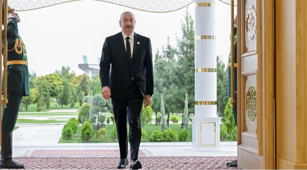 prezident-ilham-eliyev-azerbaycan-ve-merkezi-asiya-dovlet-bashchilarinin-8-ci-meshveret-gorushunde-ishtirak-etmek-uchun-avaza-kompleksine-geldi