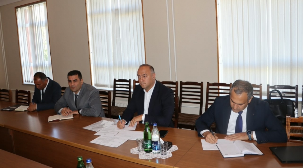 azad-ceferli-naxchivanda-vetendashlarla-gorushub-teserrufatlara-bash-chekib
