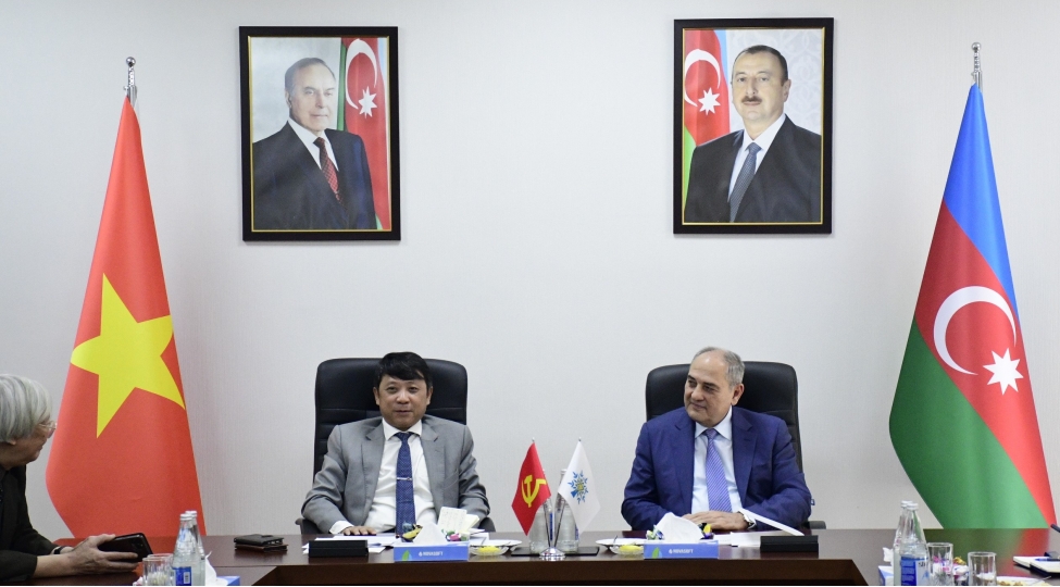 yap-merkezi-aparatinda-vyetnam-numayende-heyeti-ile-gorush-kechirilib