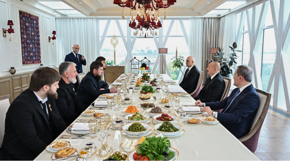 prezident-ilham-eliyev-ve-rusiyanin-chechenistan-respublikasinin-bashchisi-birge-nahar-edibler