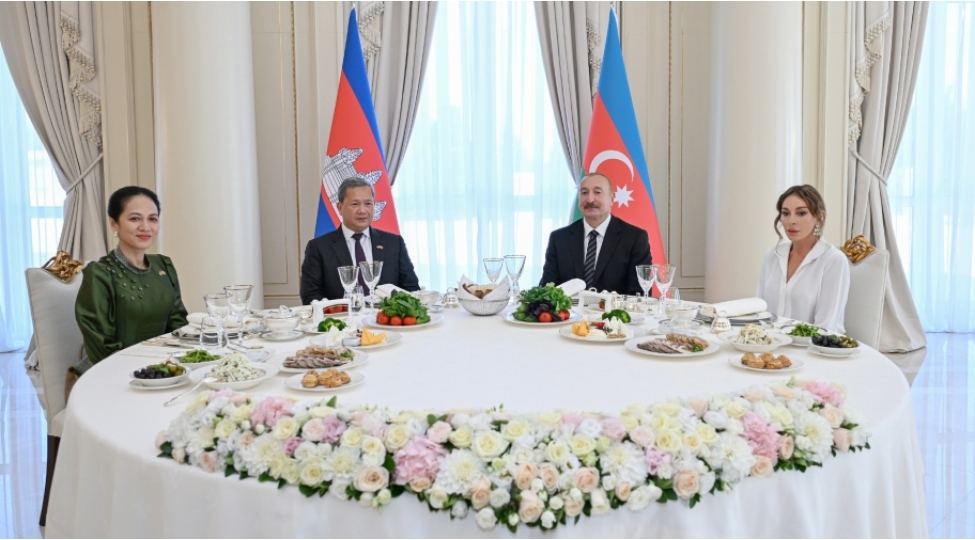 prezident-ilham-eliyevin-adindan-kamboca-bash-nazirinin-sherefine-resmi-nahar-verilib