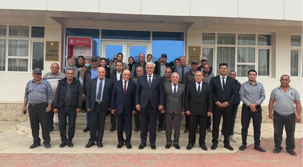 milli-meclisin-deputati-vuqar-rehimzade-culfada-sechicileri-ile-novbeti-gorushunu-kechirib-foto-16