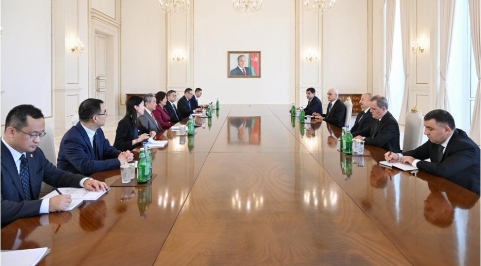 prezident-ilham-eliyev-chin-kommunist-partiyasi-merkezi-komitesinin-siyasi-burosunun-uzvunu-qebul-edib