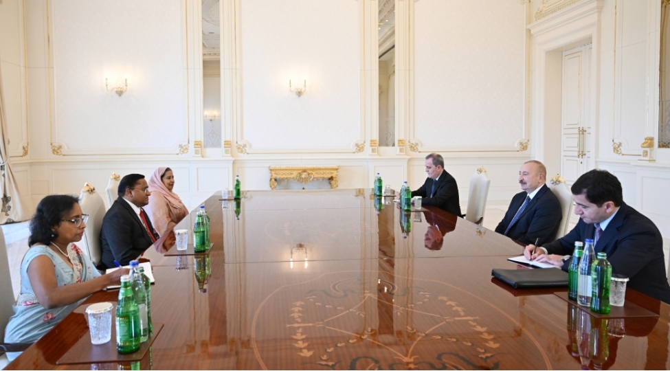 prezident-ilham-eliyev-shri-lankanin-xarici-ishler-xarici-meshgulluq-ve-turizm-nazirini-qebul-edib