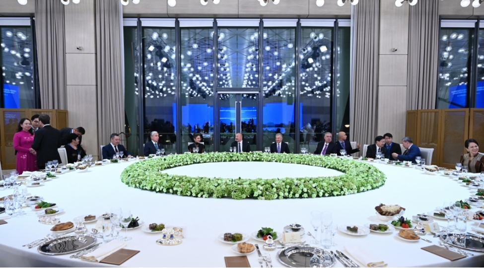 prezident-ilham-eliyevin-adindan-aqem-in-7-ci-zirve-gorushunun-ishtirakchilarinin-sherefine-sham-yemeyi-verilib