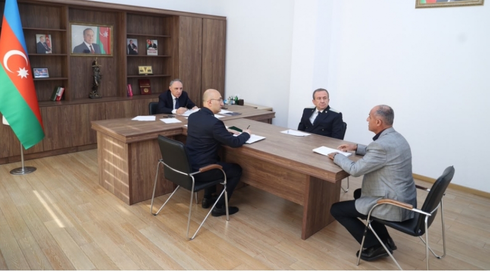 bash-prokuror-paytaxtin-sebail-rayonunda-vetendashlarin-muracietlerini-dinleyib