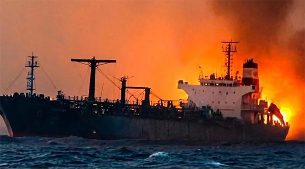 sepah-hormuz-bogazindan-kechmeye-chalishan-supertanker-minaya-dushub