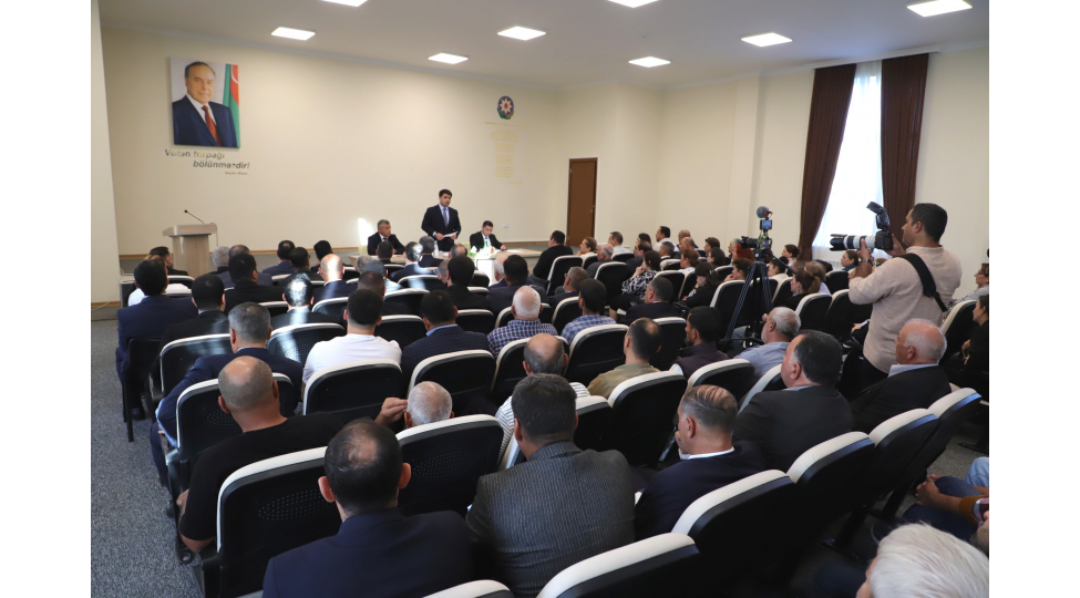 neftchala-rayon-icra-hakimiyyeti-bashchisi-novbeti-seyyar-gorushunu-banke-qesebesinin-sakinleri-ile-kechirib