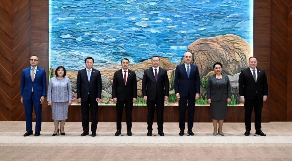 sadir-japarov-turkpa-ya-uzv-dovletlerin-parlament-sedrlerini-qebul-edib
