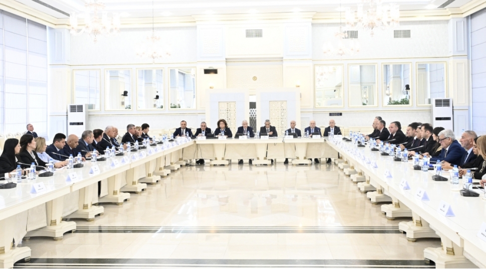 parlamentde-yap-in-viii-qurultayinda-regional-inkishafla-bagli-qarshiya-qoyulan-vezifelere-dair-konfrans-kechirilib
